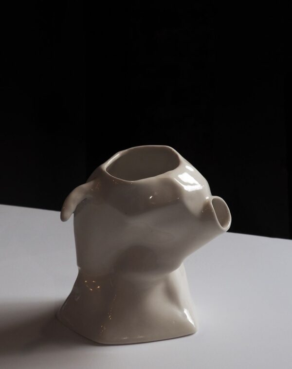 Monotone Ceramics. Ваза с шипом