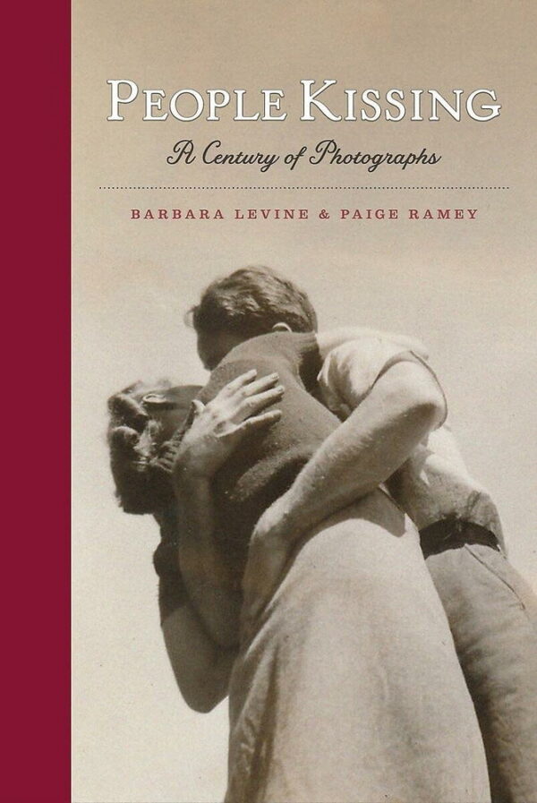 People Kissing. A Century of Photographs